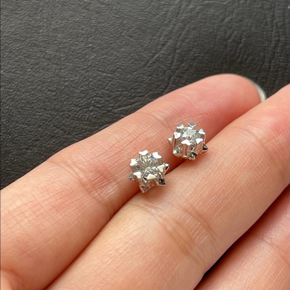 White Sapphire 18K Gold Earrings - Picture 6 of 8